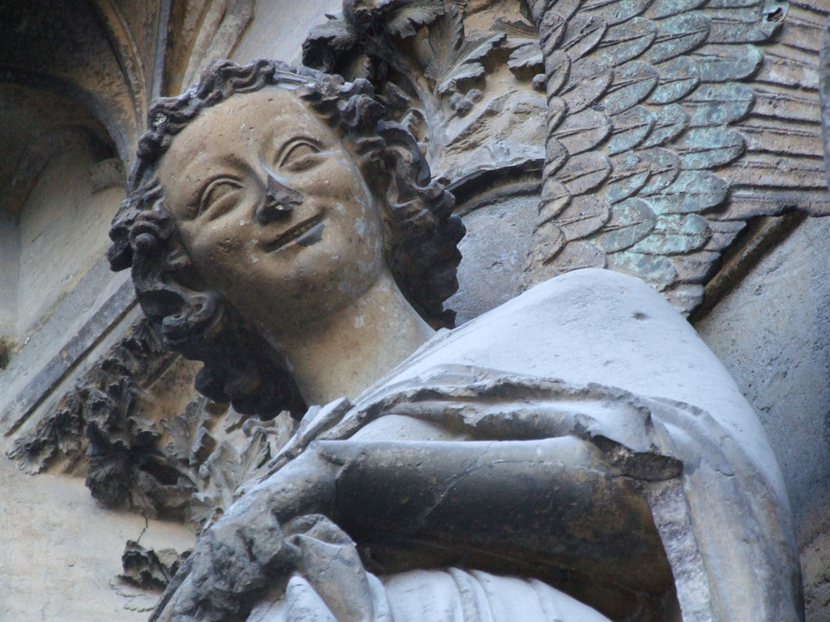 Ange au sourire de la cathédrale de Reims, territoire de l'accompagnement scolaire